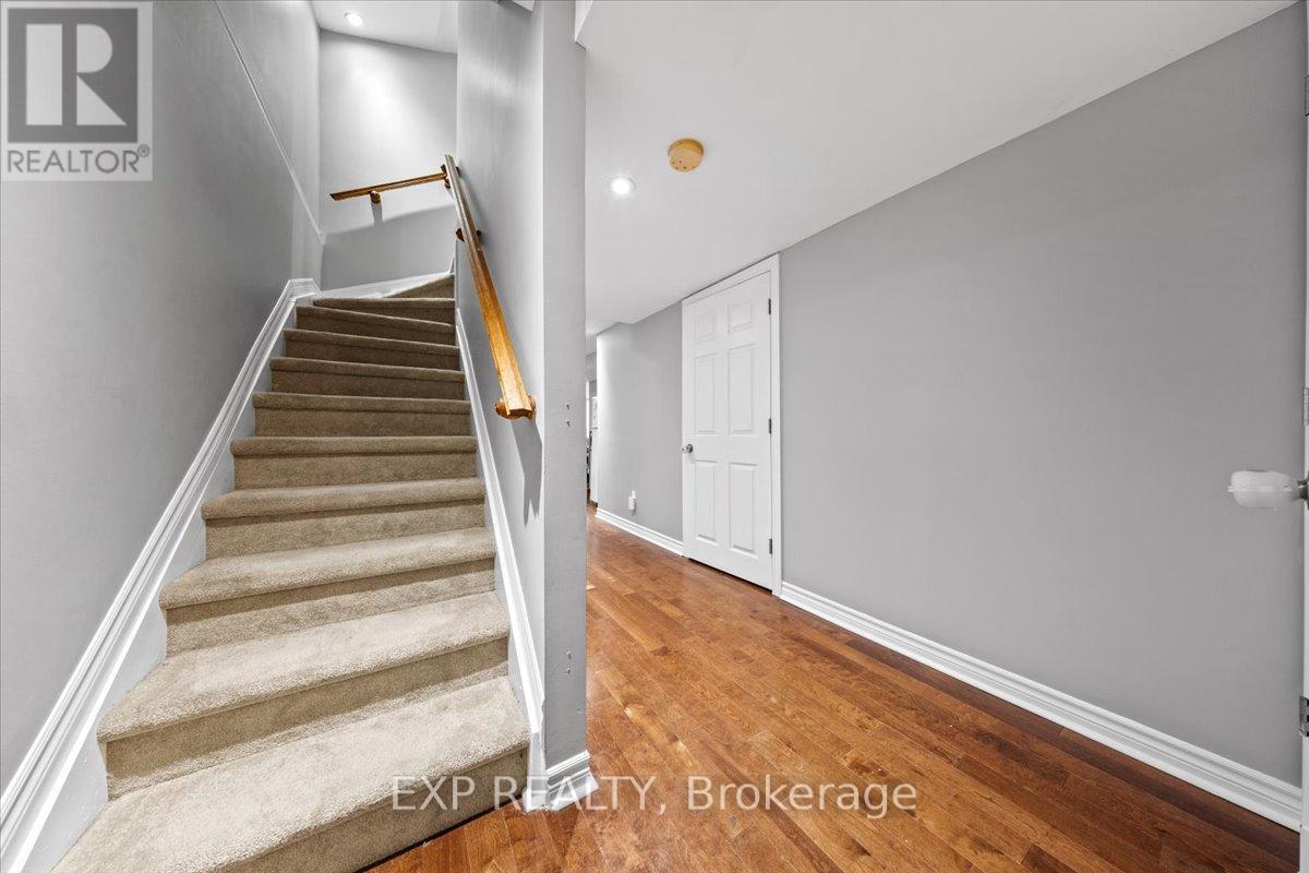 Photo 19 of 93 Cedarock Drive, Ottawa ON