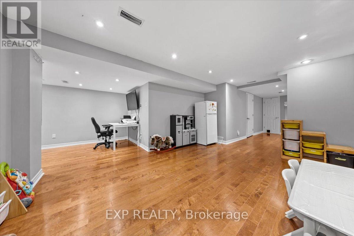 Photo 10 of 93 Cedarock Drive, Ottawa ON