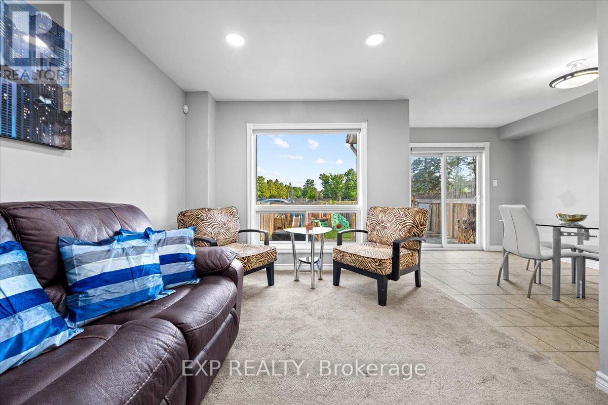 Photo 22 of 93 Cedarock Drive, Ottawa ON