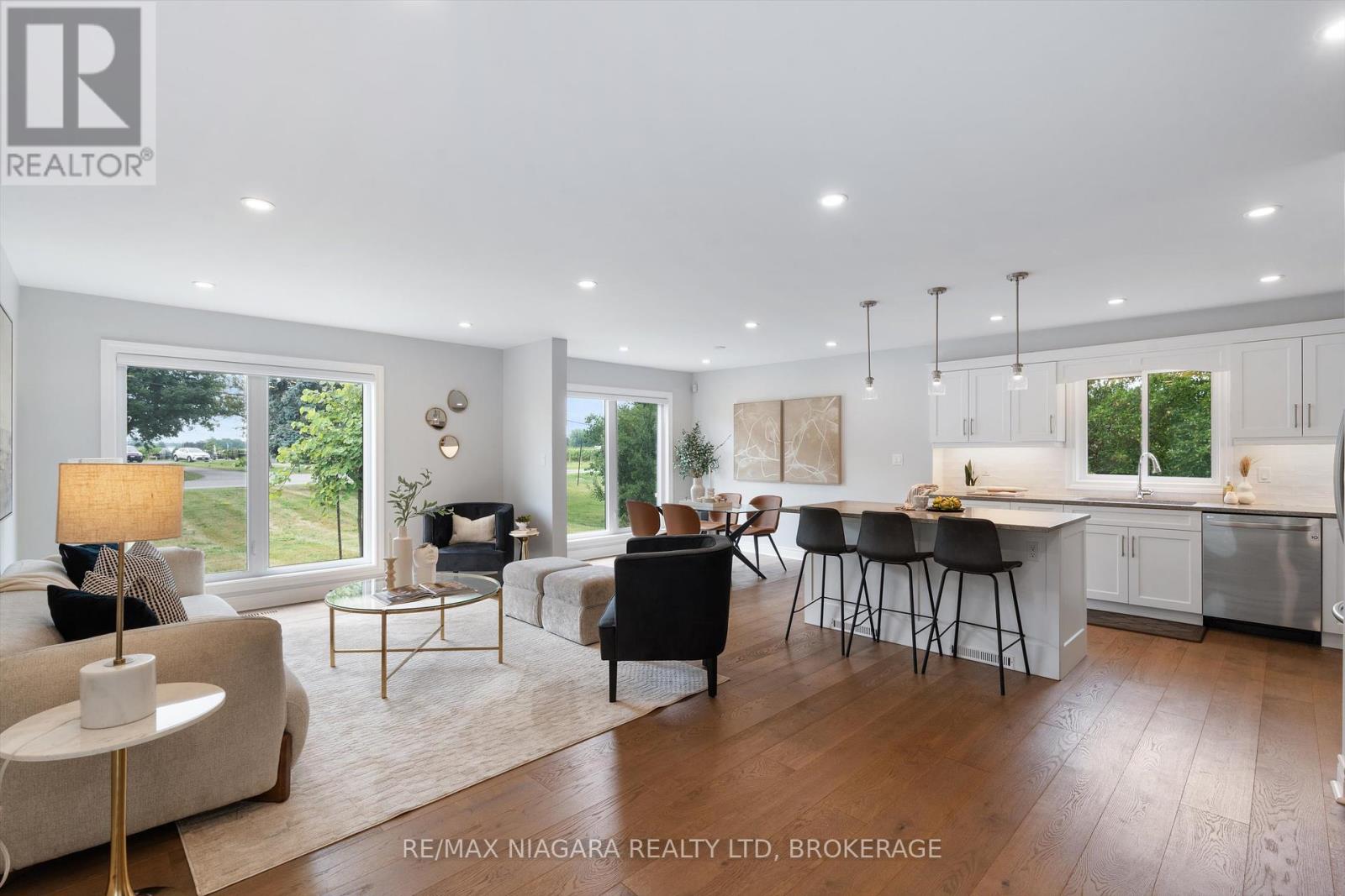 Photo 10 of 792 Lakeshore Road, Niagaraonthelake ON