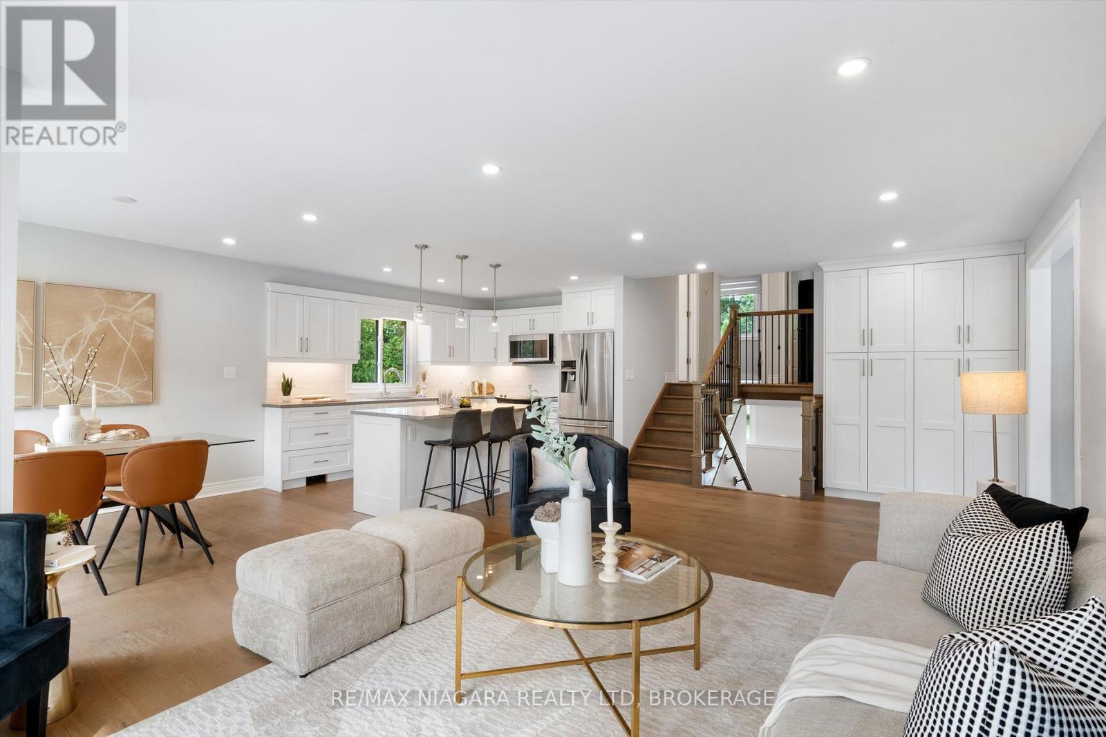 Photo 11 of 792 Lakeshore Road, Niagaraonthelake ON