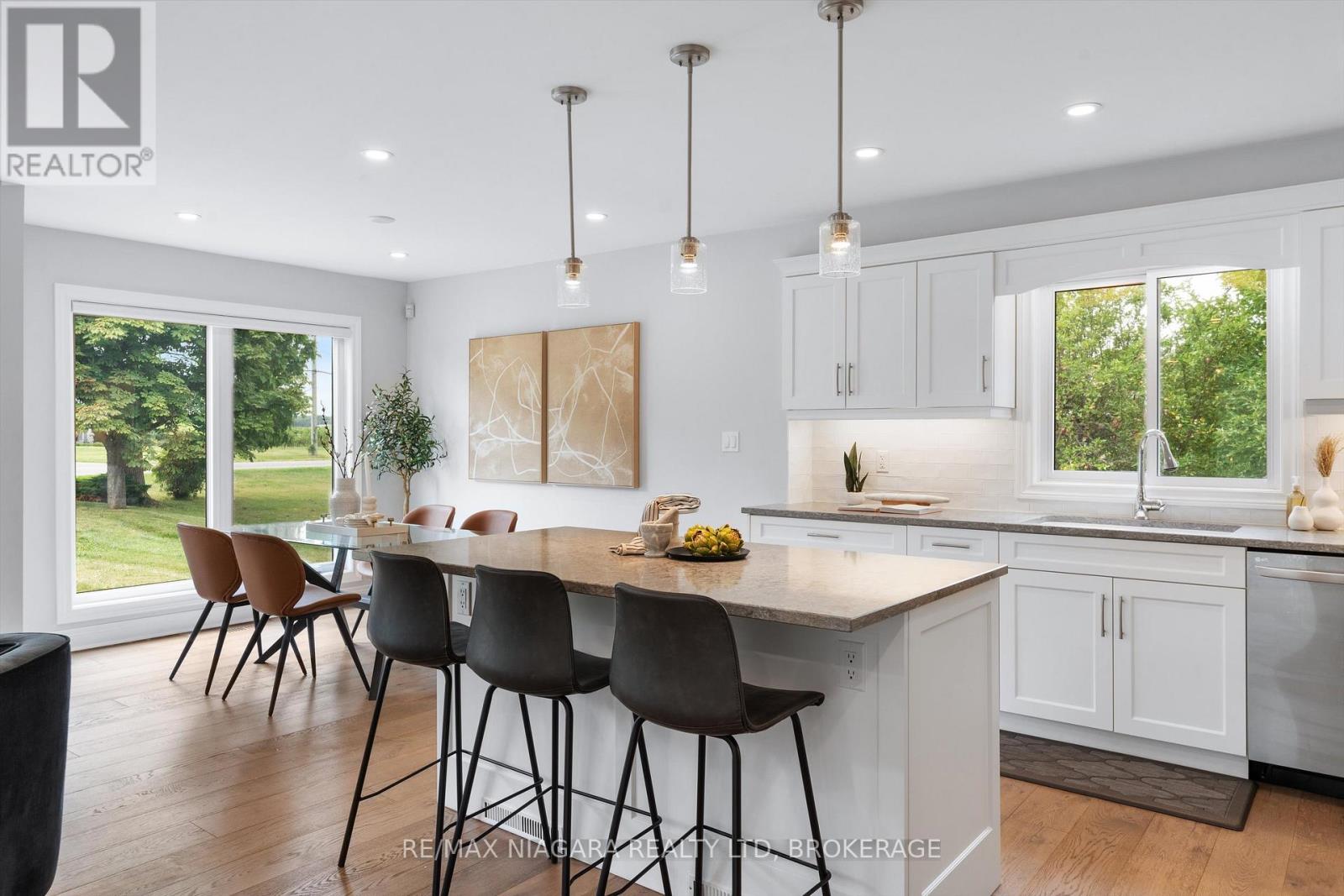 Photo 16 of 792 Lakeshore Road, Niagaraonthelake ON