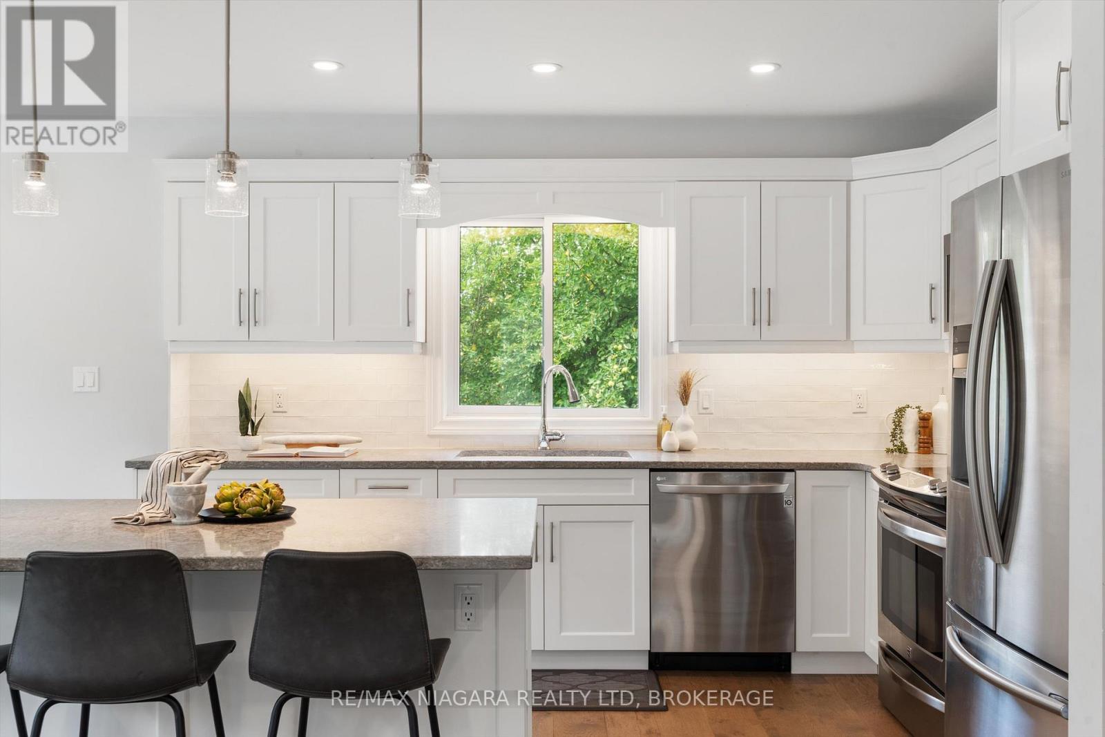 Photo 17 of 792 Lakeshore Road, Niagaraonthelake ON