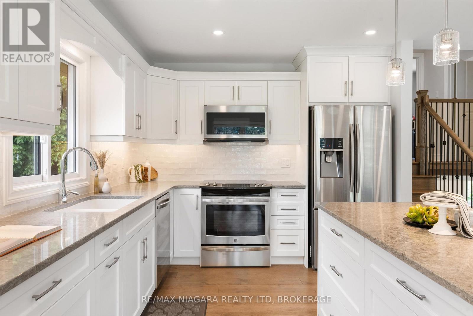 Photo 18 of 792 Lakeshore Road, Niagaraonthelake ON