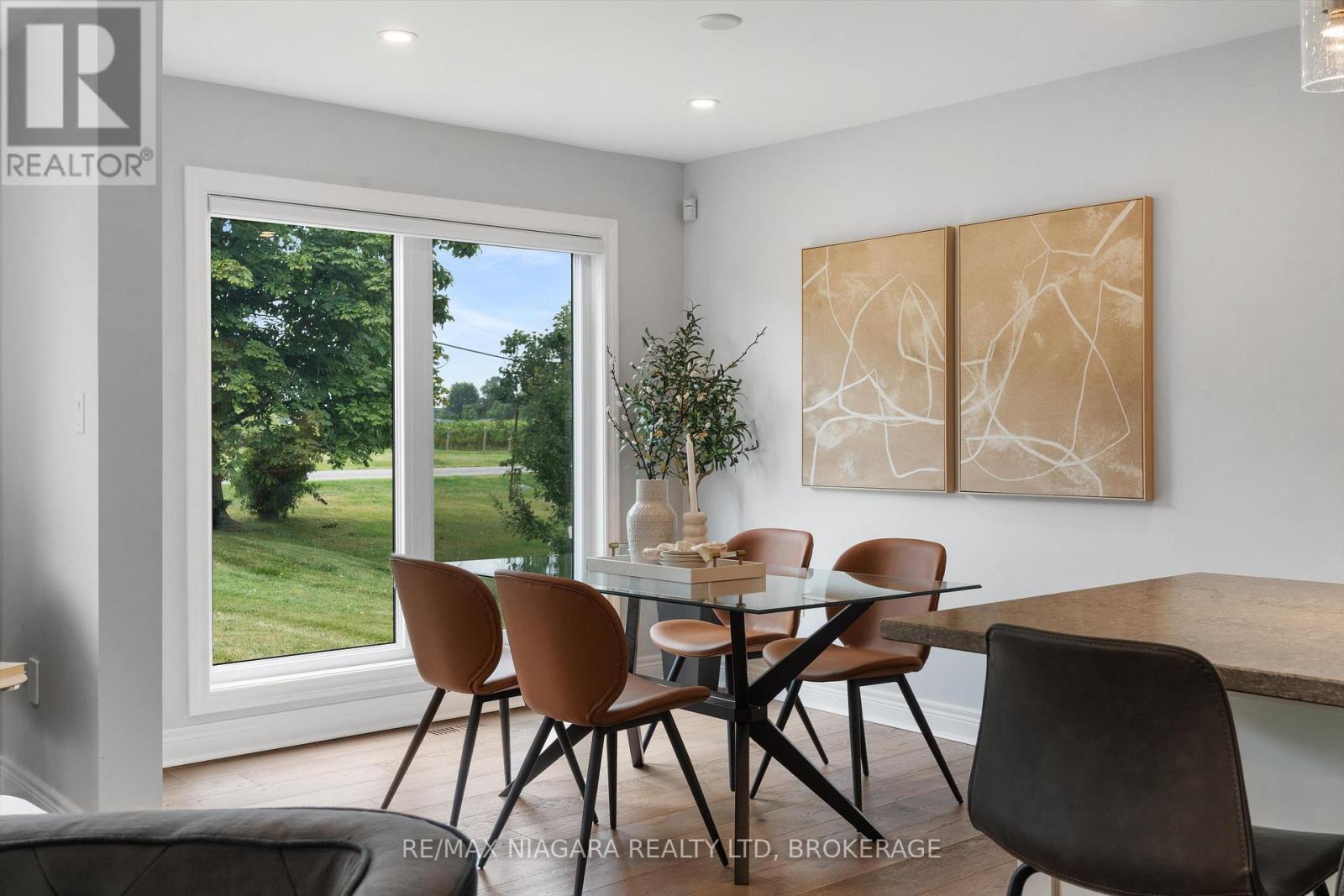 Photo 19 of 792 Lakeshore Road, Niagaraonthelake ON