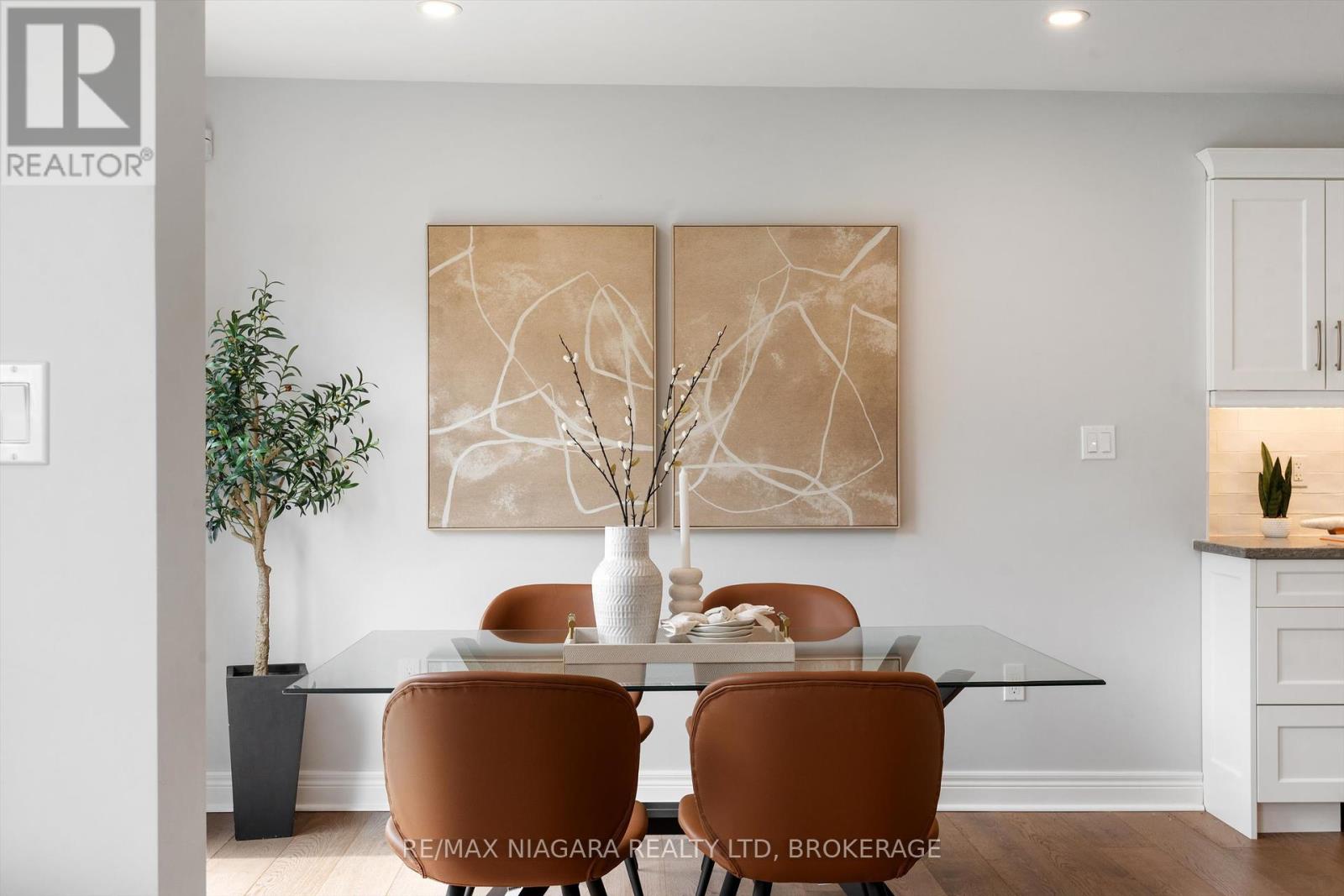 Photo 20 of 792 Lakeshore Road, Niagaraonthelake ON
