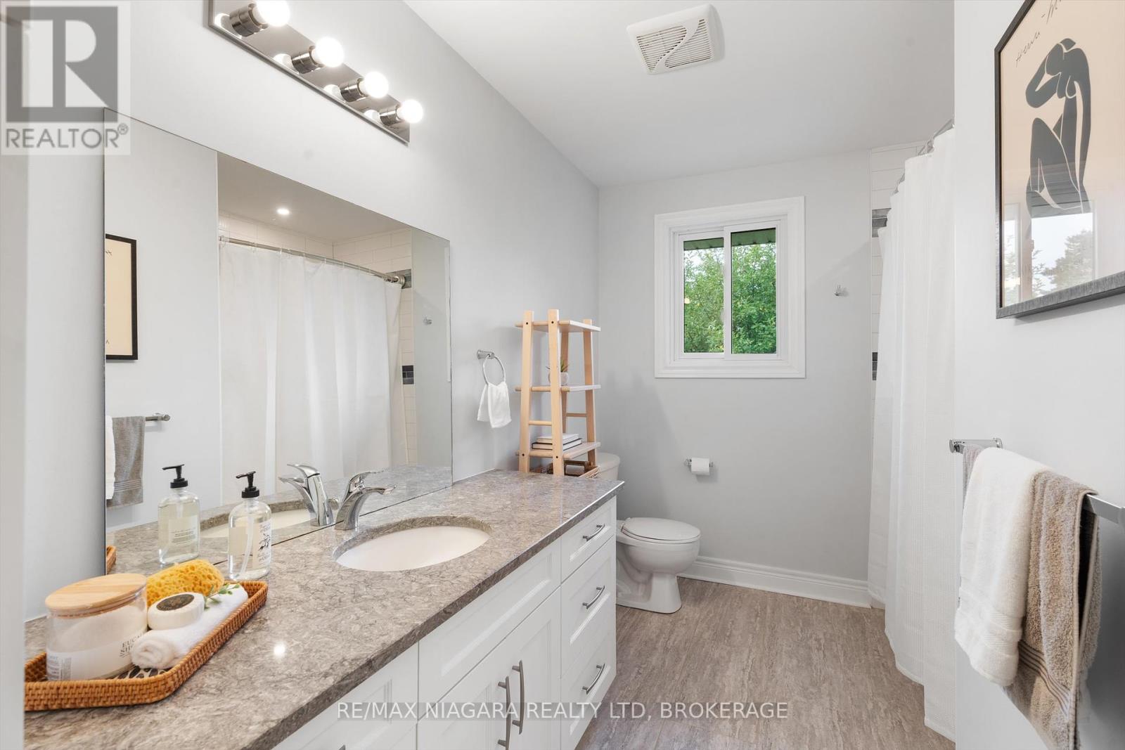 Photo 21 of 792 Lakeshore Road, Niagaraonthelake ON