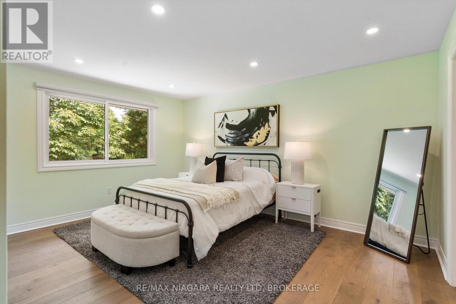 Photo 25 of 792 Lakeshore Road, Niagaraonthelake ON