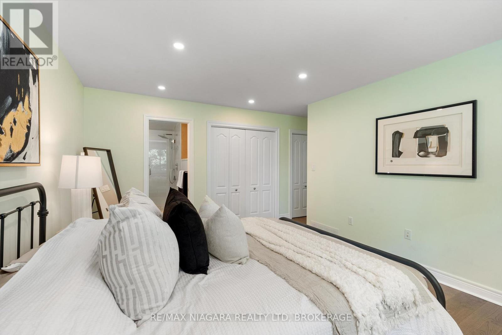 Photo 26 of 792 Lakeshore Road, Niagaraonthelake ON