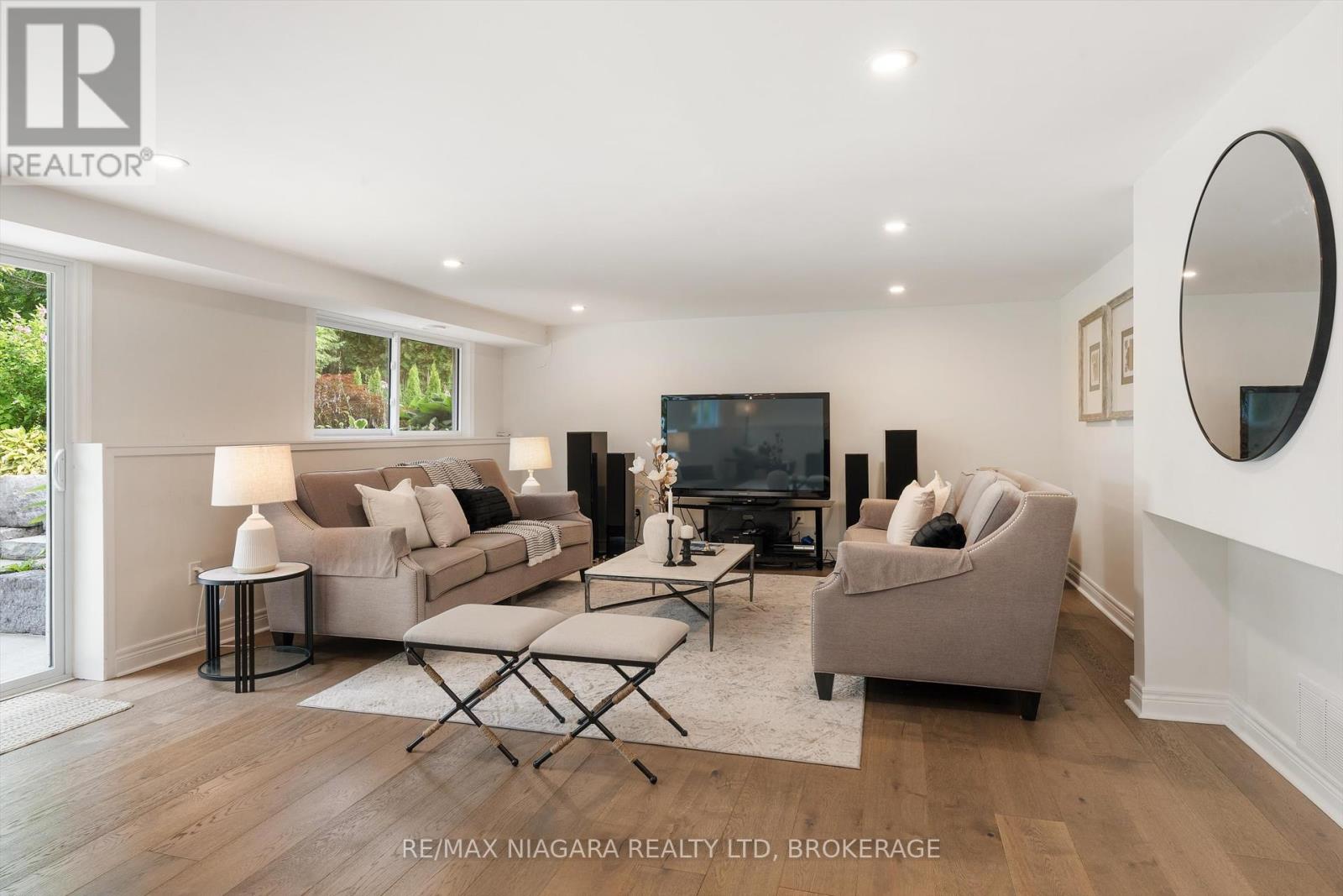 Photo 32 of 792 Lakeshore Road, Niagaraonthelake ON