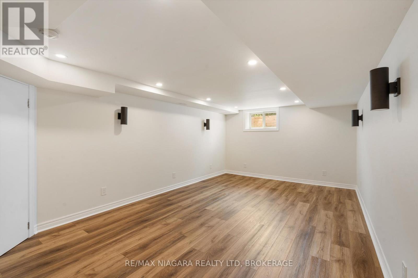 Photo 34 of 792 Lakeshore Road, Niagaraonthelake ON