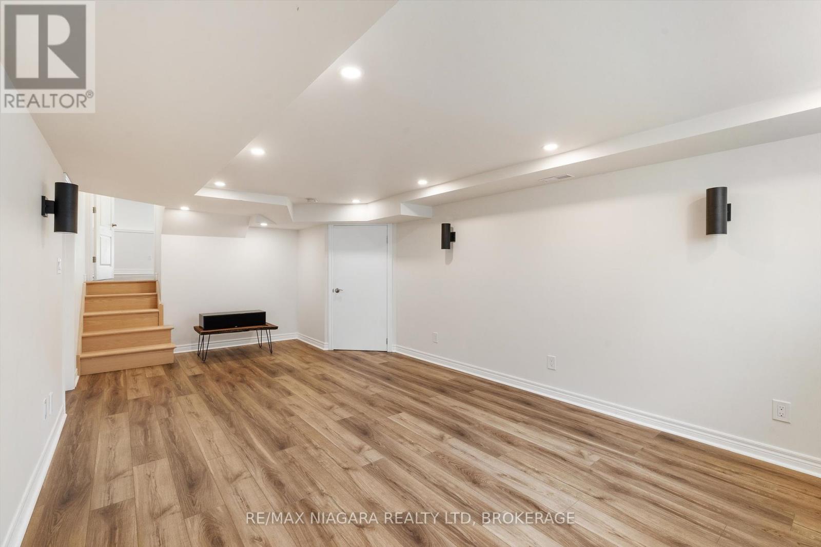 Photo 35 of 792 Lakeshore Road, Niagaraonthelake ON