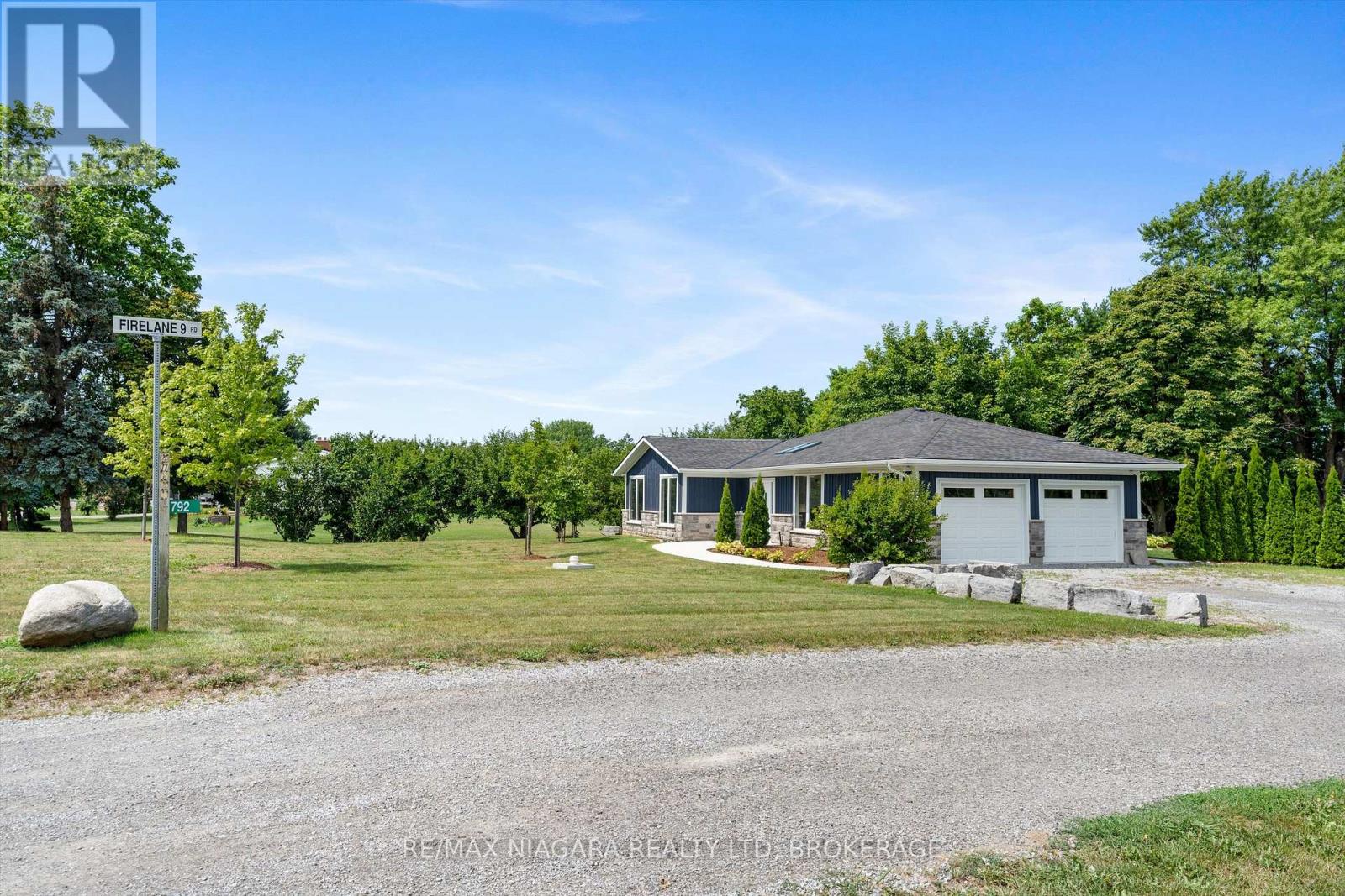 Photo 6 of 792 Lakeshore Road, Niagaraonthelake ON