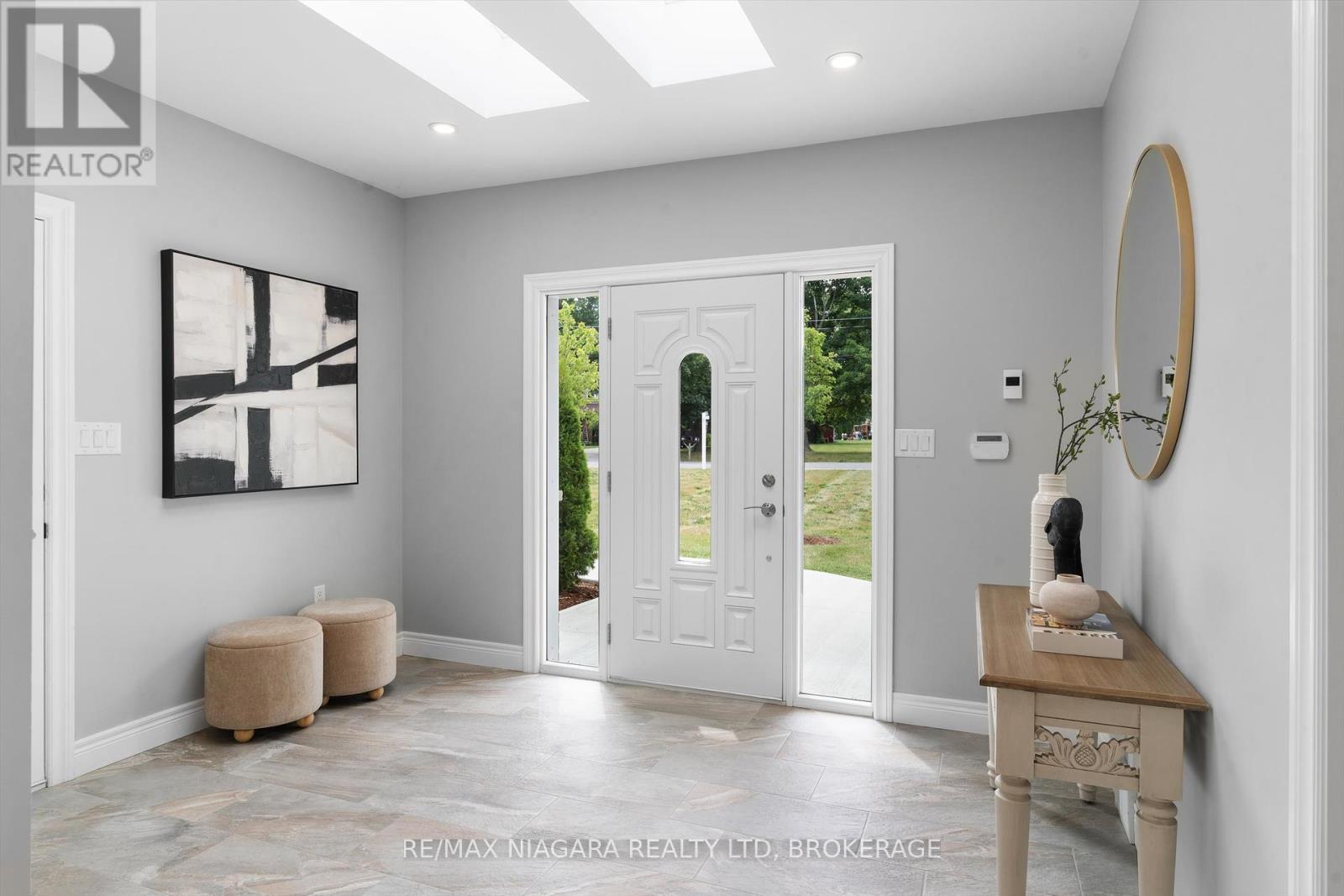 Photo 8 of 792 Lakeshore Road, Niagaraonthelake ON