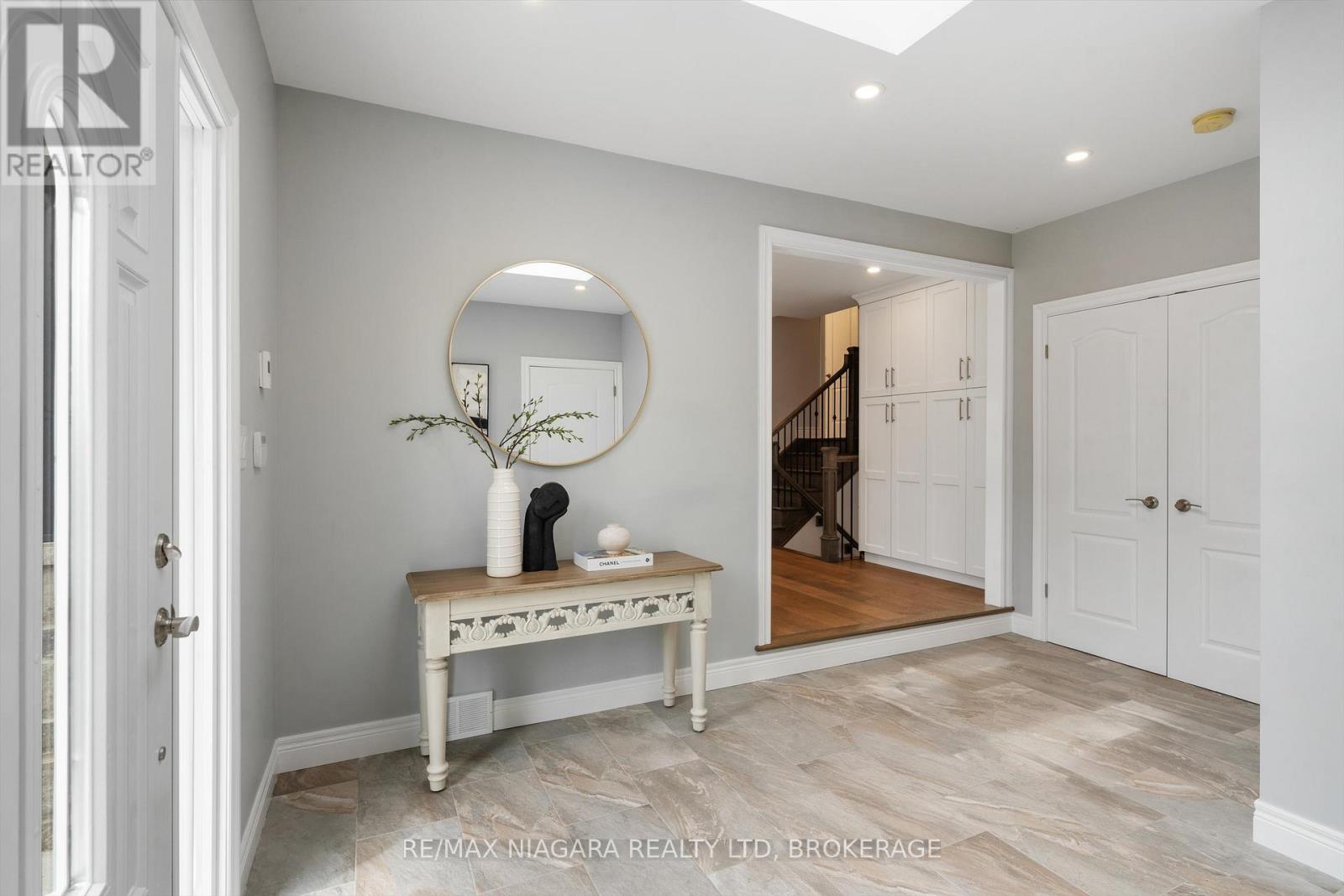 Photo 9 of 792 Lakeshore Road, Niagaraonthelake ON