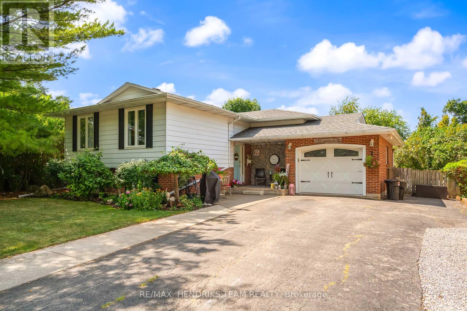 Photo 1 of 5 Whittaker Avenue, Grimsby ON