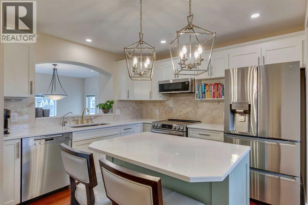 Single Family House 4 Level for Sale in  Everridge Common SW Evergreen Calgary 