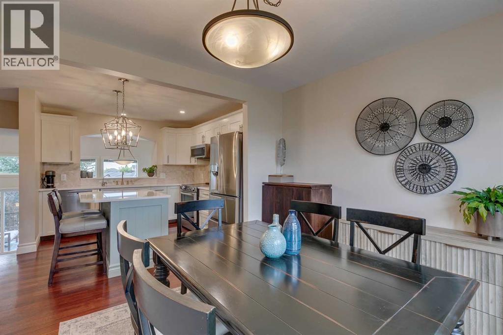 Single Family House 4 Level for Sale in  Everridge Common SW Evergreen Calgary 