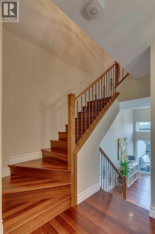 Single Family House 4 Level for Sale in  Everridge Common SW Evergreen Calgary 