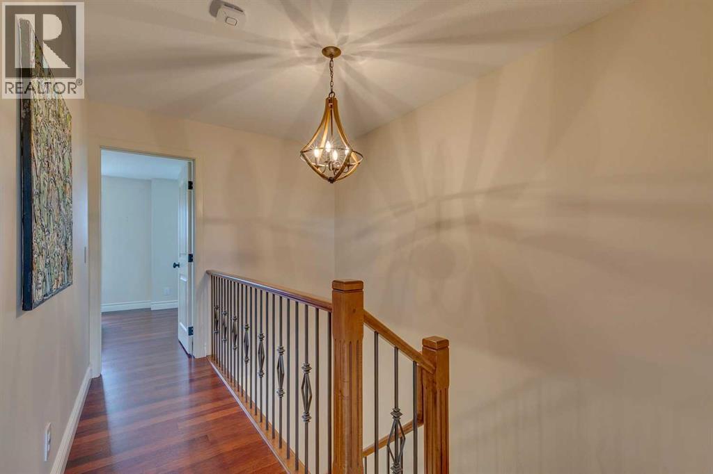 Single Family House 4 Level for Sale in  Everridge Common SW Evergreen Calgary 