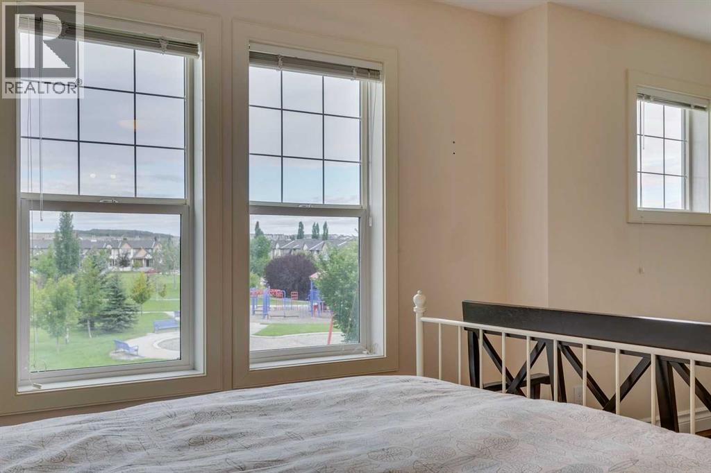 Single Family House 4 Level for Sale in  Everridge Common SW Evergreen Calgary 