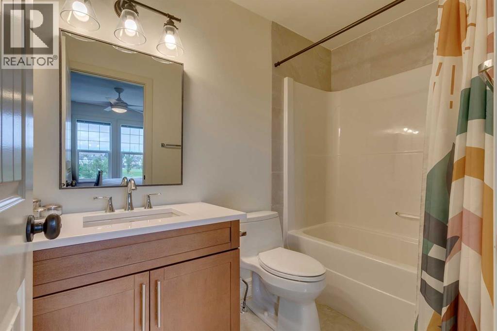 Single Family House 4 Level for Sale in  Everridge Common SW Evergreen Calgary 