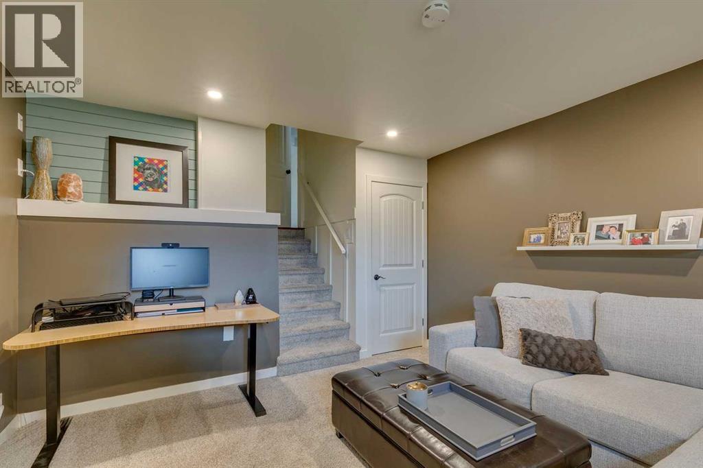 Single Family House 4 Level for Sale in  Everridge Common SW Evergreen Calgary 