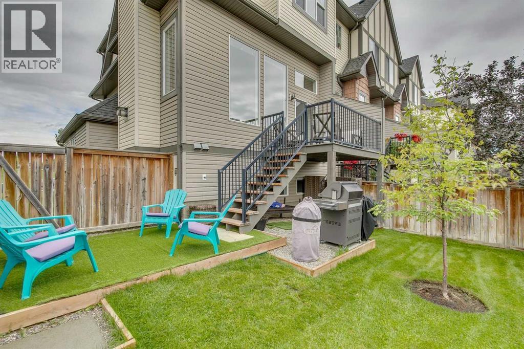 Single Family House 4 Level for Sale in  Everridge Common SW Evergreen Calgary 