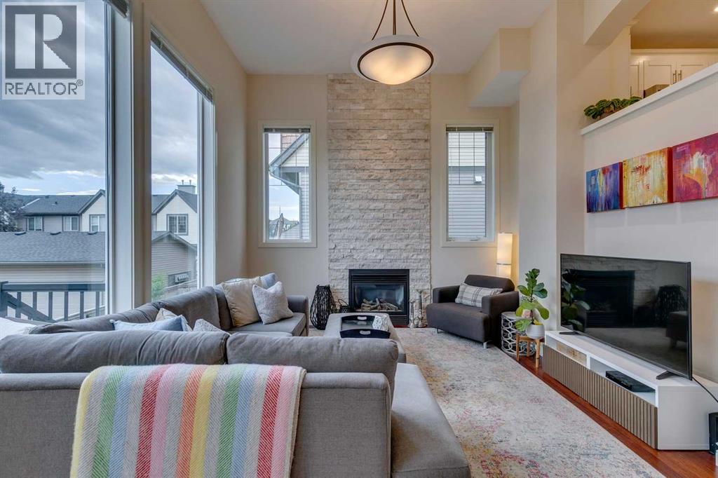 Single Family House 4 Level for Sale in  Everridge Common SW Evergreen Calgary 