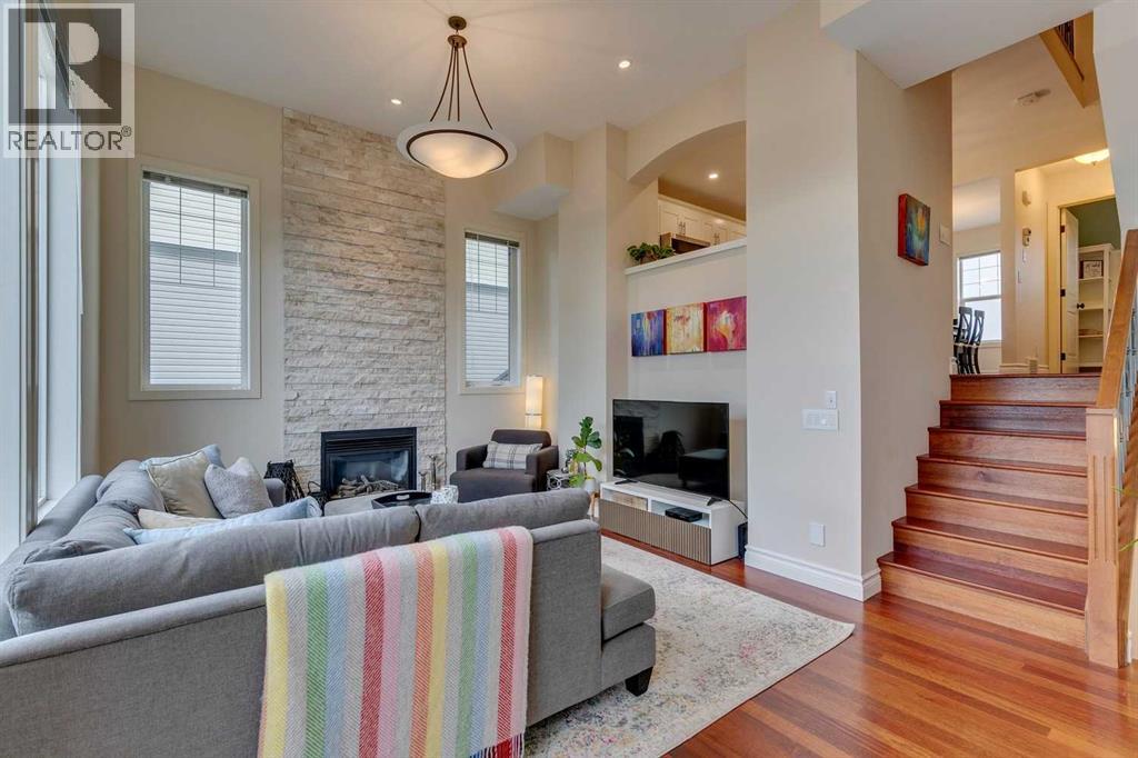 Single Family House 4 Level for Sale in  Everridge Common SW Evergreen Calgary 