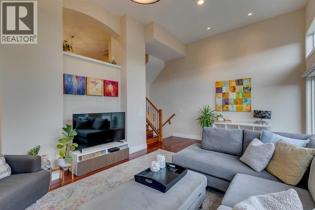 Single Family House 4 Level for Sale in  Everridge Common SW Evergreen Calgary 