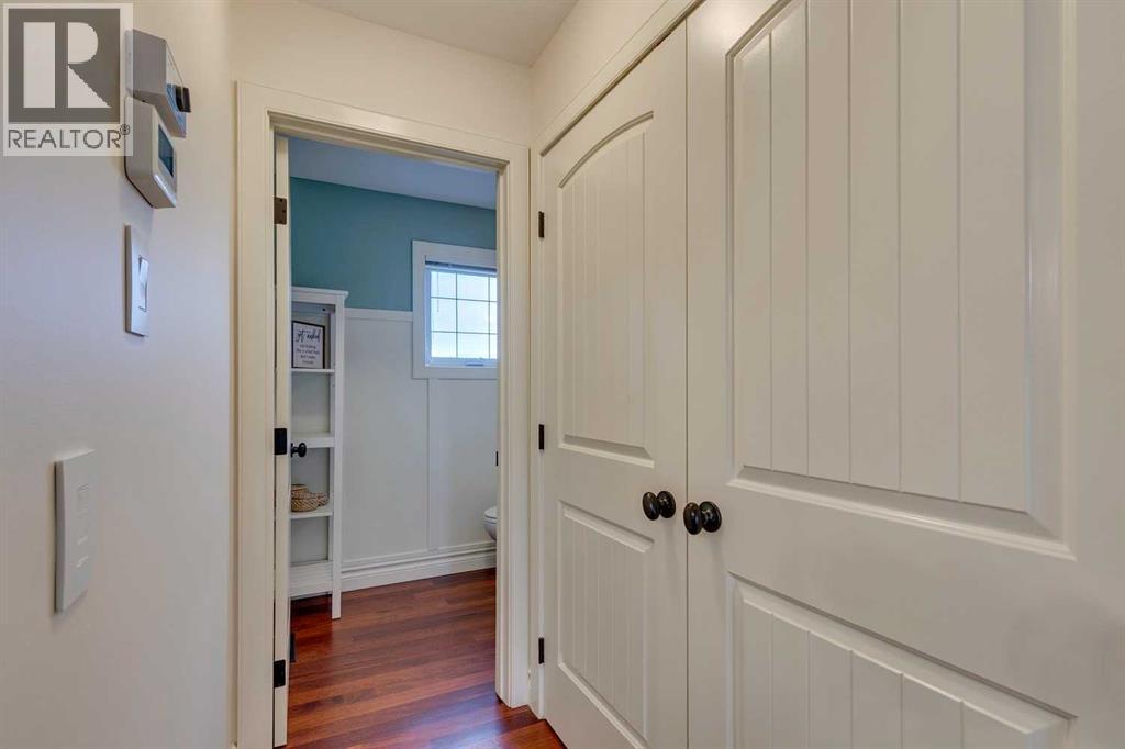 Single Family House 4 Level for Sale in  Everridge Common SW Evergreen Calgary 