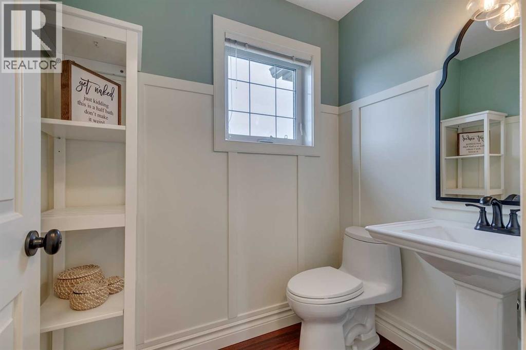 Single Family House 4 Level for Sale in  Everridge Common SW Evergreen Calgary 