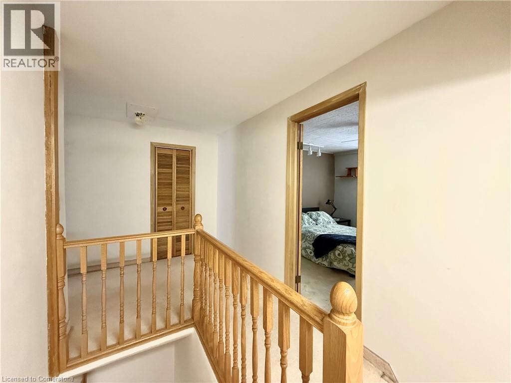 Photo 14 of 473 Hamilton Drive, Ancaster ON