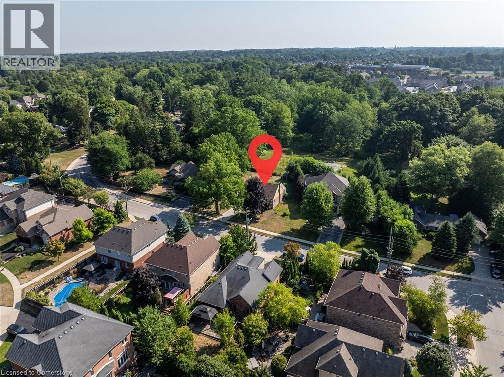 Photo 23 of 473 Hamilton Drive, Ancaster ON