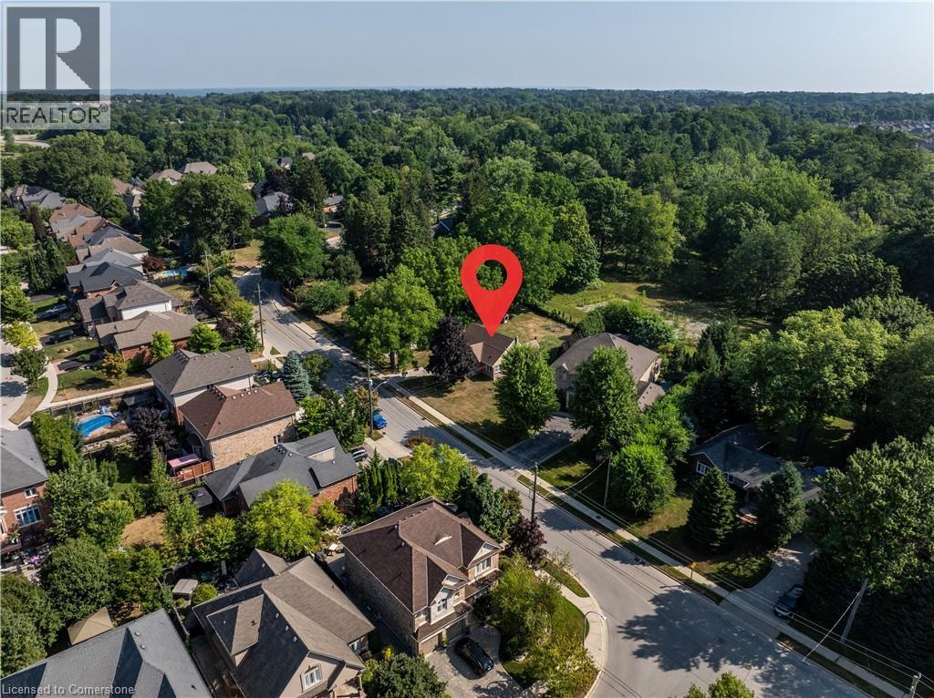 Photo 18 of 473 Hamilton Drive, Ancaster ON