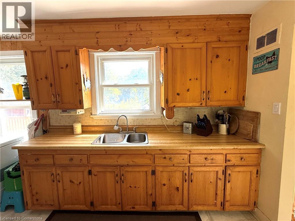 Photo 10 of 473 Hamilton Drive, Ancaster ON