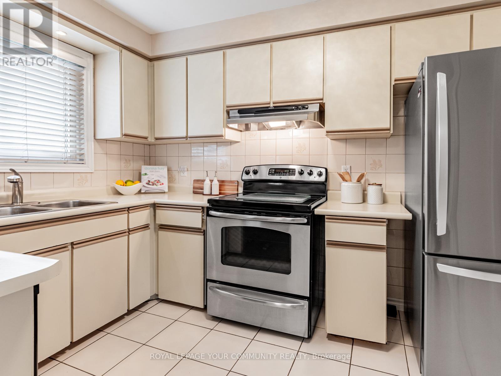 Photo 13 of 1 Thorny Brae Drive, Markham ON
