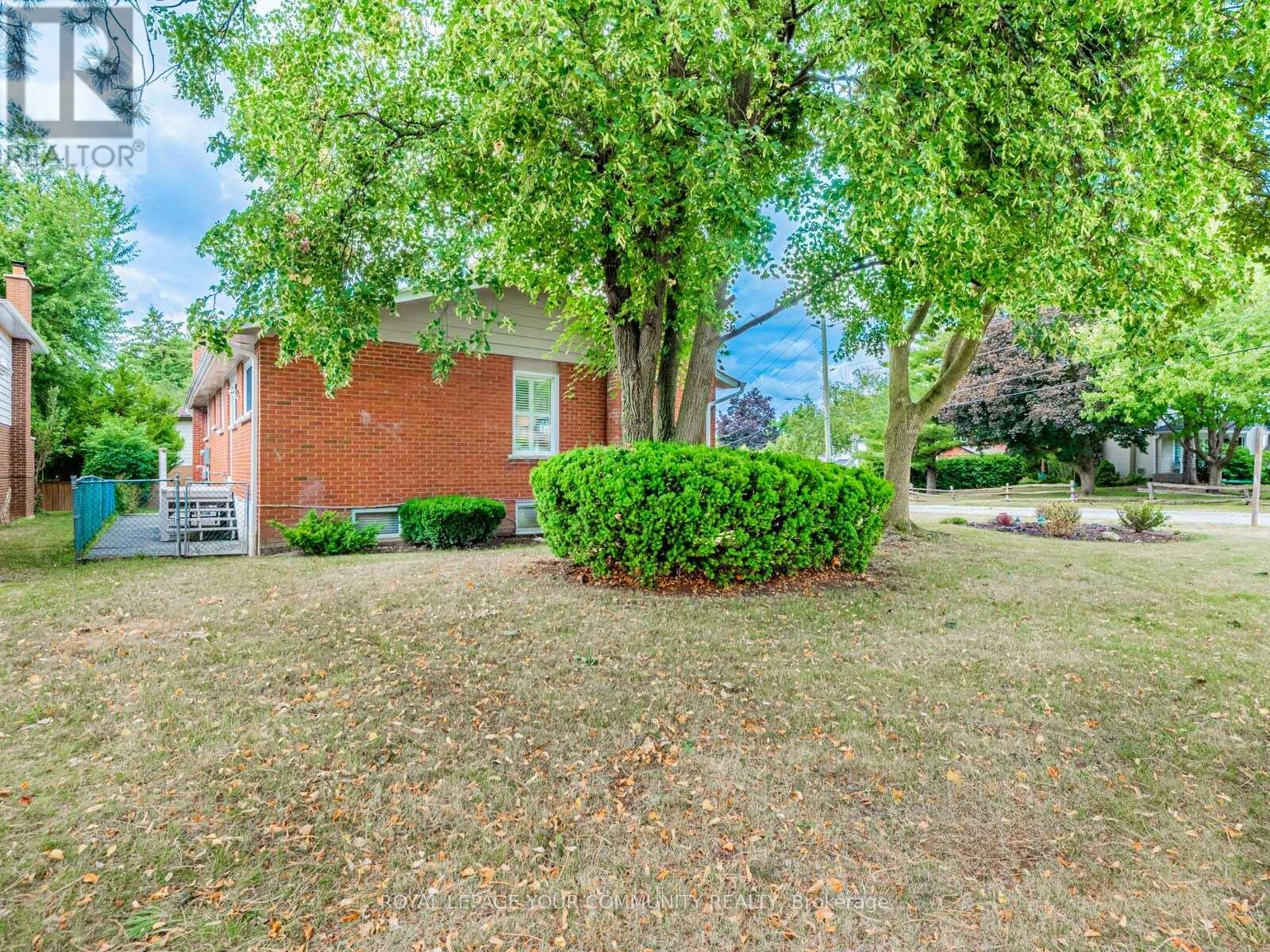 Photo 34 of 1 Thorny Brae Drive, Markham ON