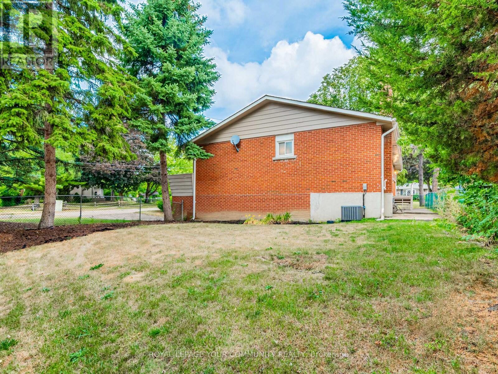 Photo 36 of 1 Thorny Brae Drive, Markham ON