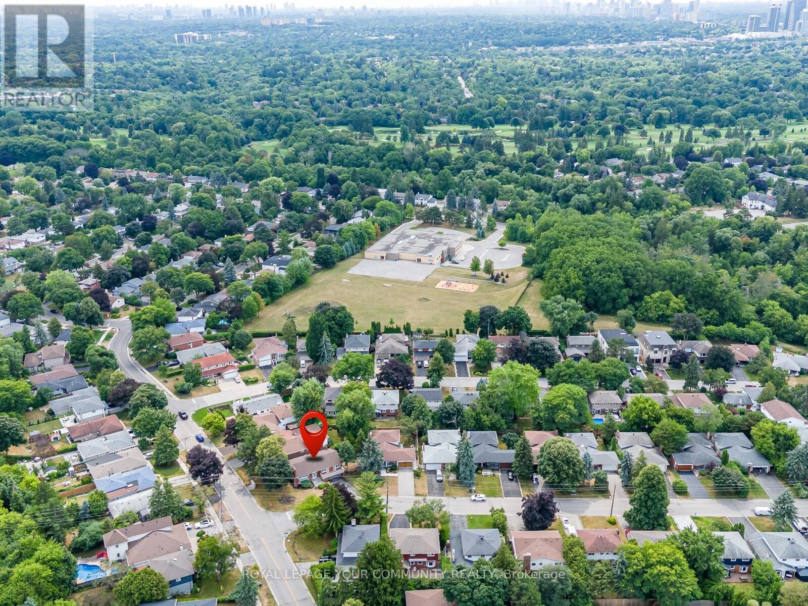 Photo 38 of 1 Thorny Brae Drive, Markham ON