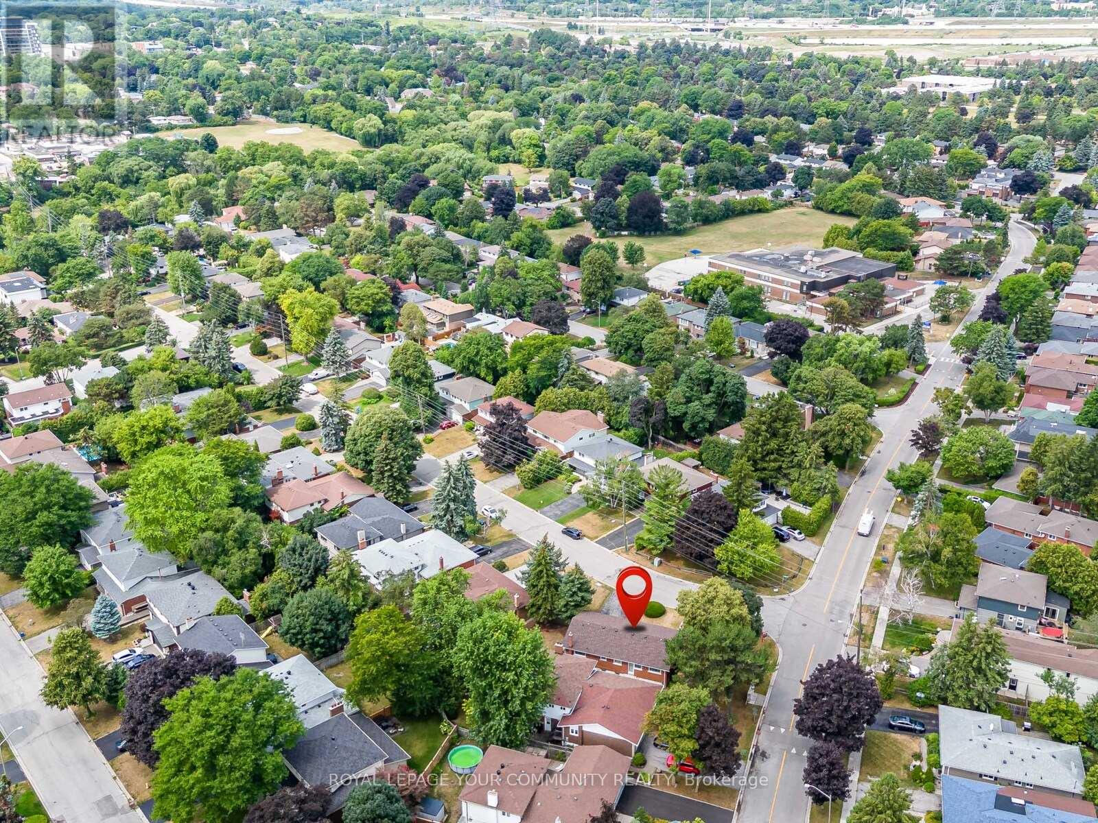 Photo 39 of 1 Thorny Brae Drive, Markham ON