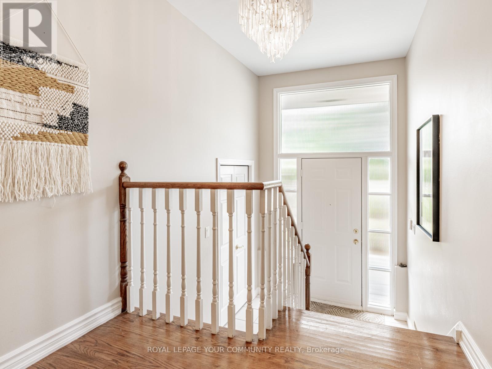 Photo 5 of 1 Thorny Brae Drive, Markham ON