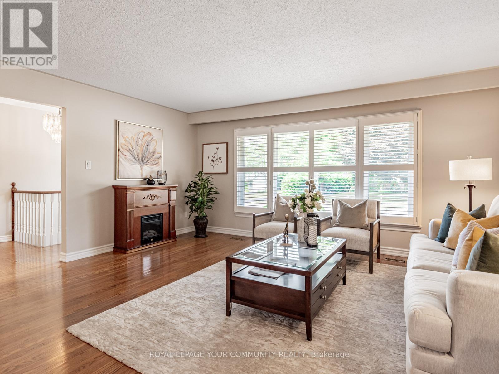 Photo 8 of 1 Thorny Brae Drive, Markham ON
