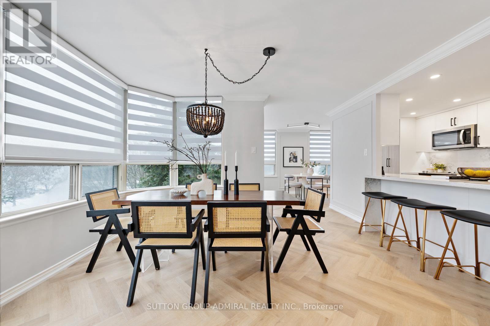 Photo 8 of 304 7 Townsgate Drive, Vaughan ON