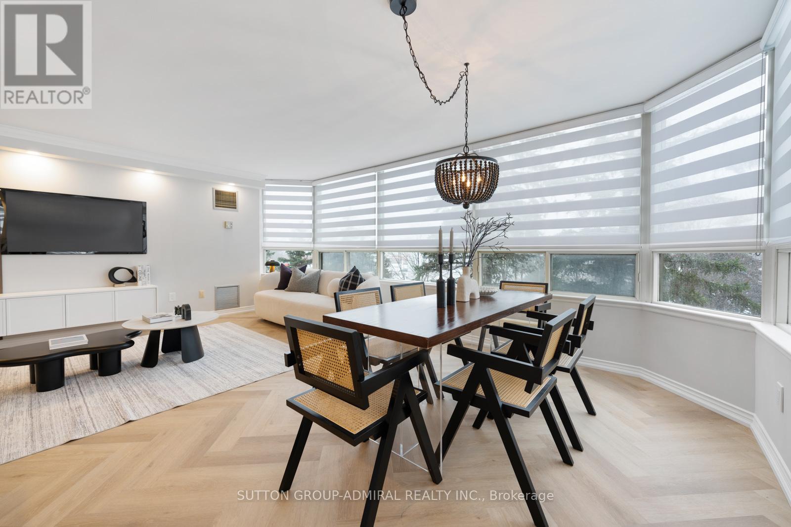 Photo 19 of 304 7 Townsgate Drive, Vaughan ON