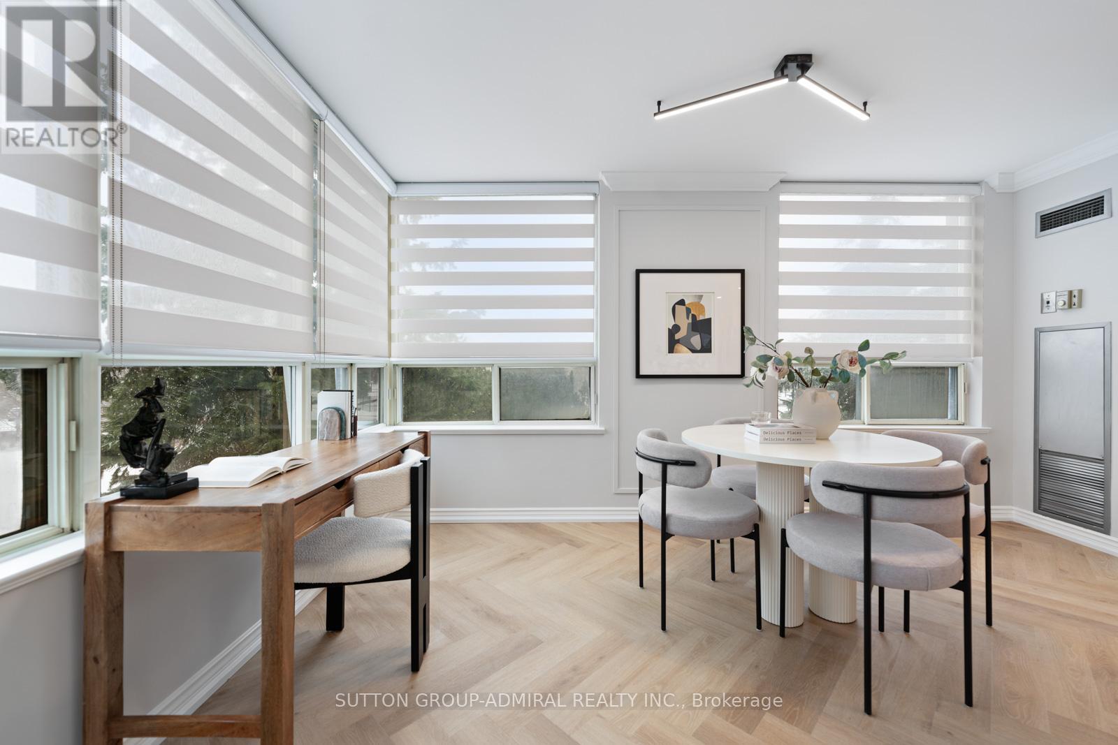 Photo 13 of 304 7 Townsgate Drive, Vaughan ON