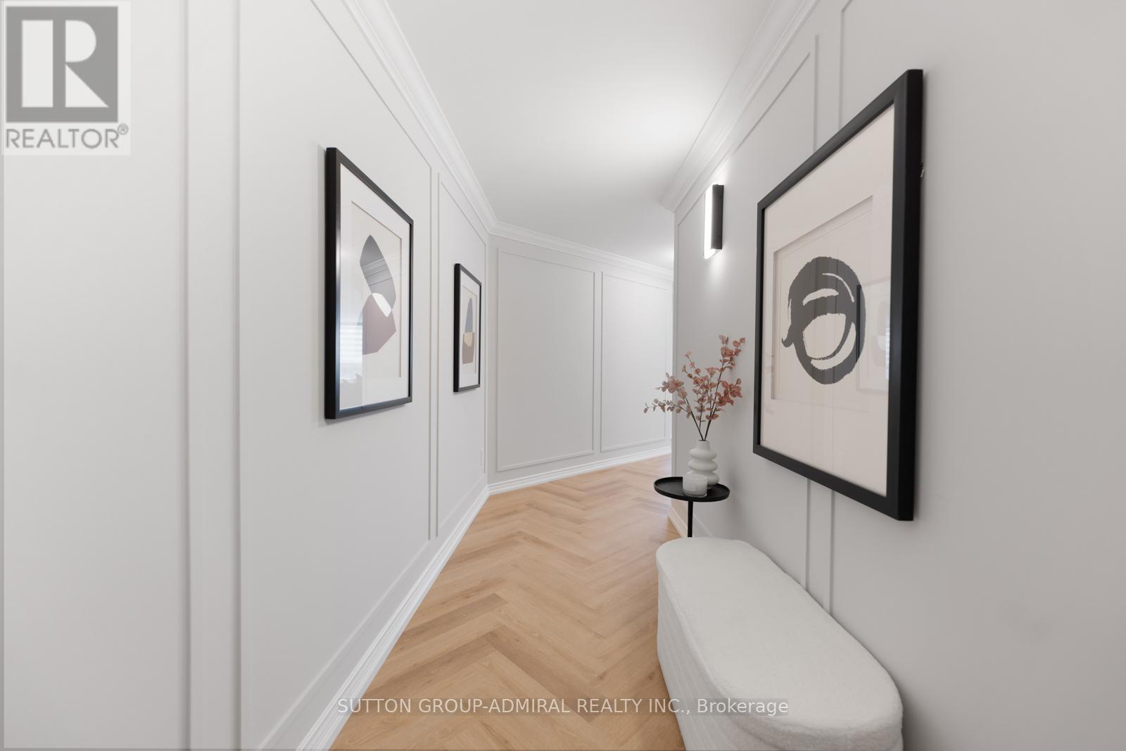 Photo 7 of 304 7 Townsgate Drive, Vaughan ON