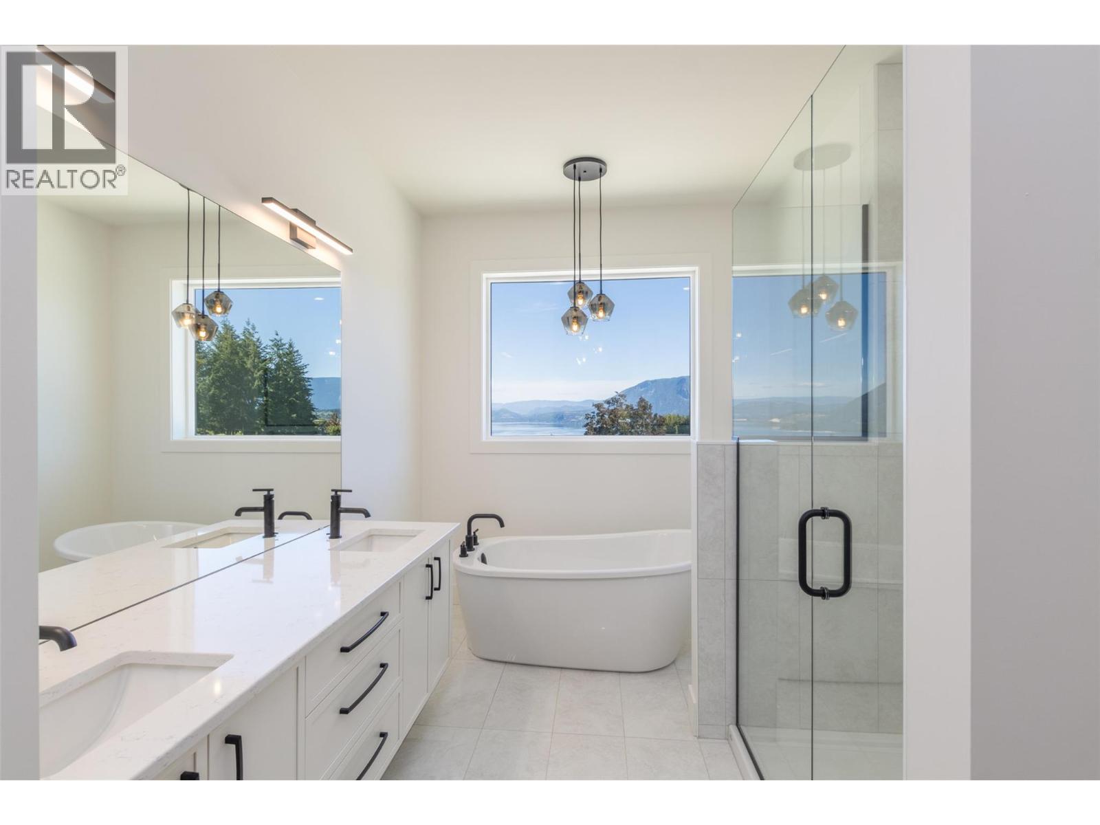 Photo 7 of 1160 16 Avenue Se, Salmon Arm BC