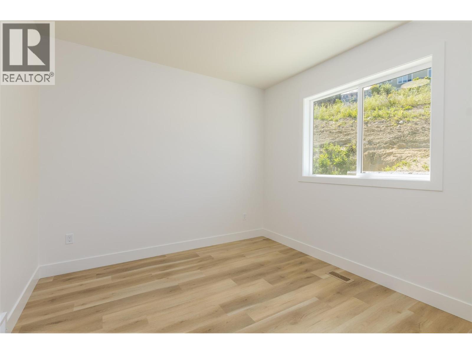 Photo 10 of 1160 16 Avenue Se, Salmon Arm BC